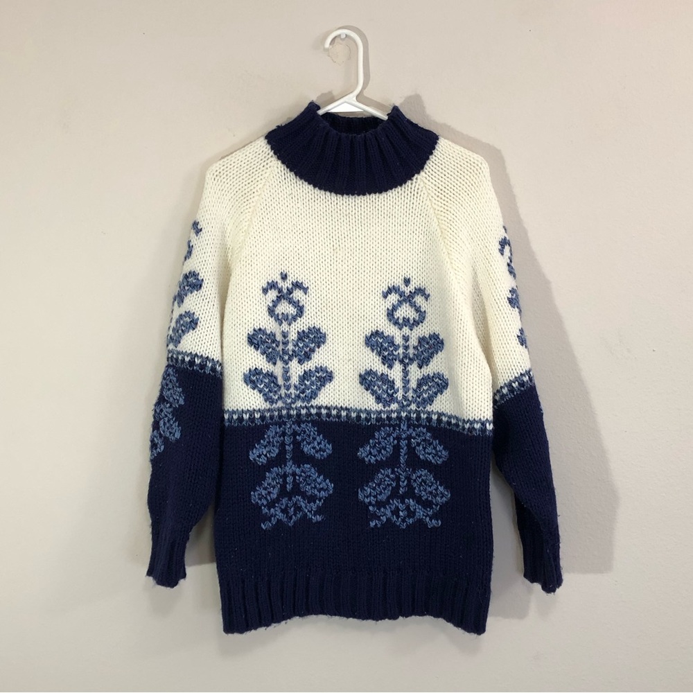 Susann D Size Large Blue White Two Tone Preppy Boho Design Acrylic Knit Sweater